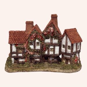 David Winter-The Apothecary’s Shop Collectible Rustic Village House Figurine EUC